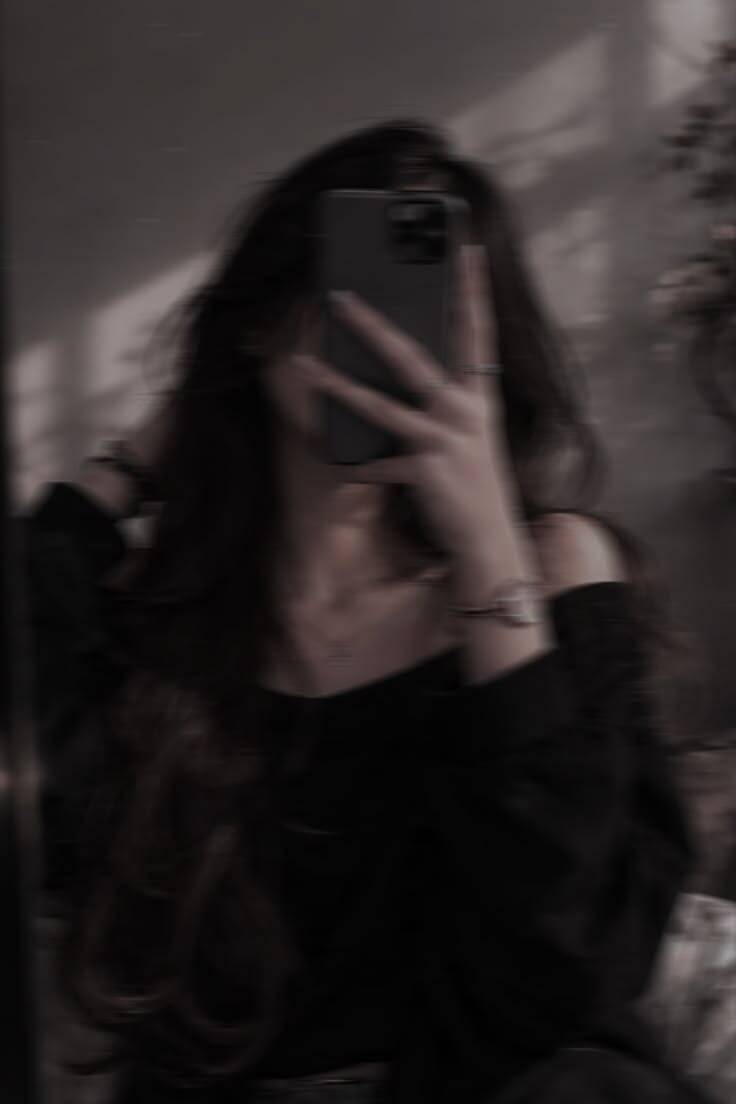 Aesthetic pfp Profile Picture Dark and Mysterious