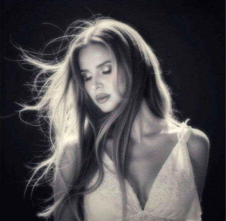 Aesthetic pfp Profile Picture in Black and White with Hair in the Wind