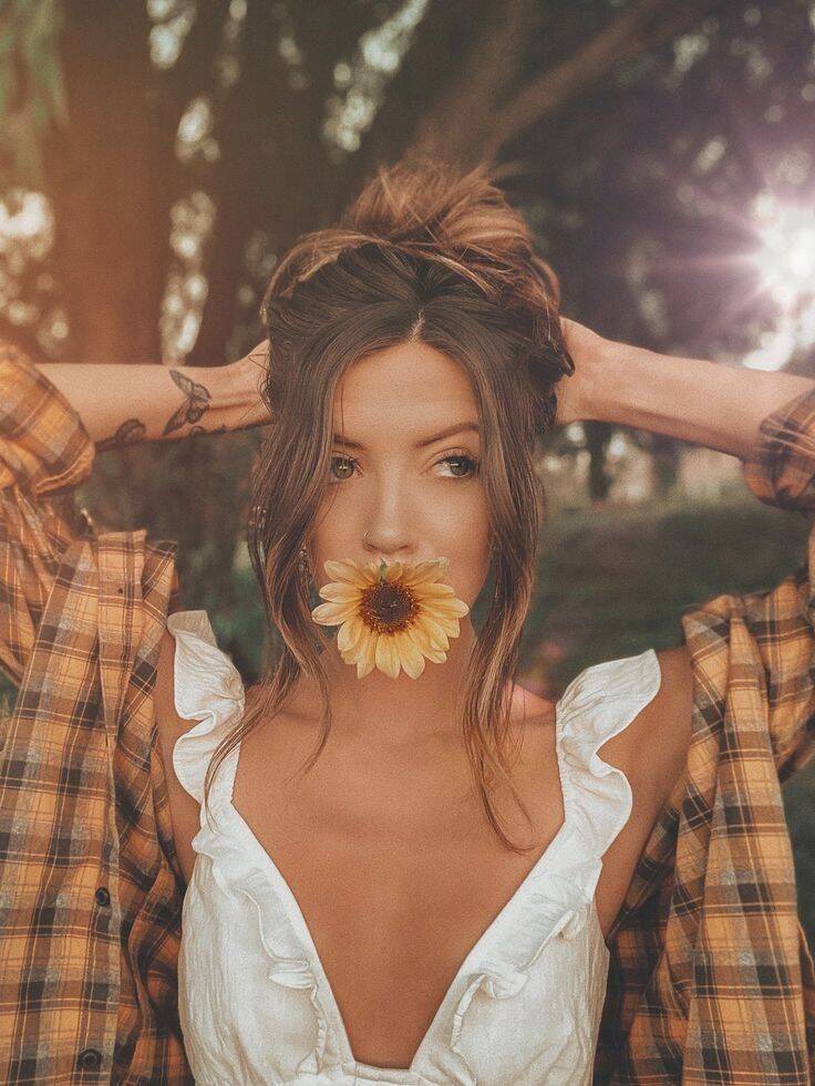 Aesthetic pfp Profile Picture with Flower and Natural Style