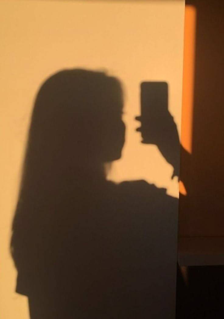 Aesthetic pfp Profile Picture with Shadow and Natural Light