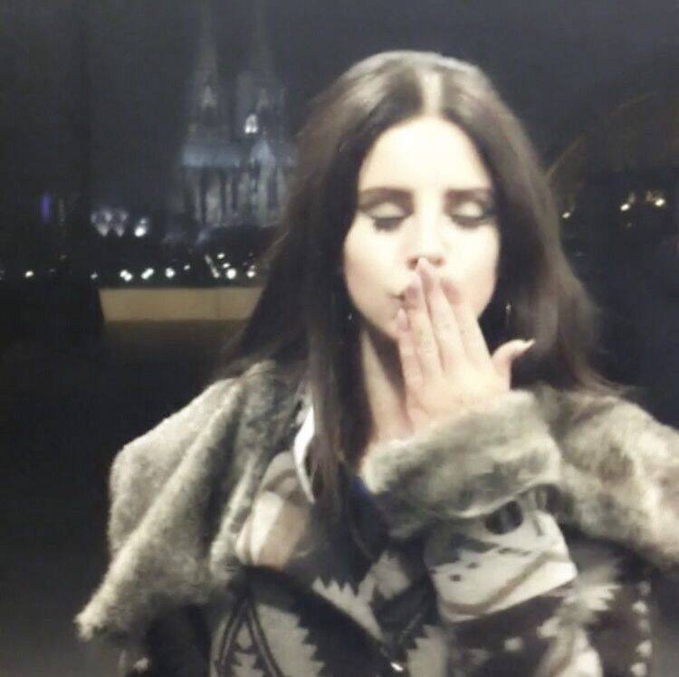 Aesthetic pfp Profile Picture with Urban Style and Mystery