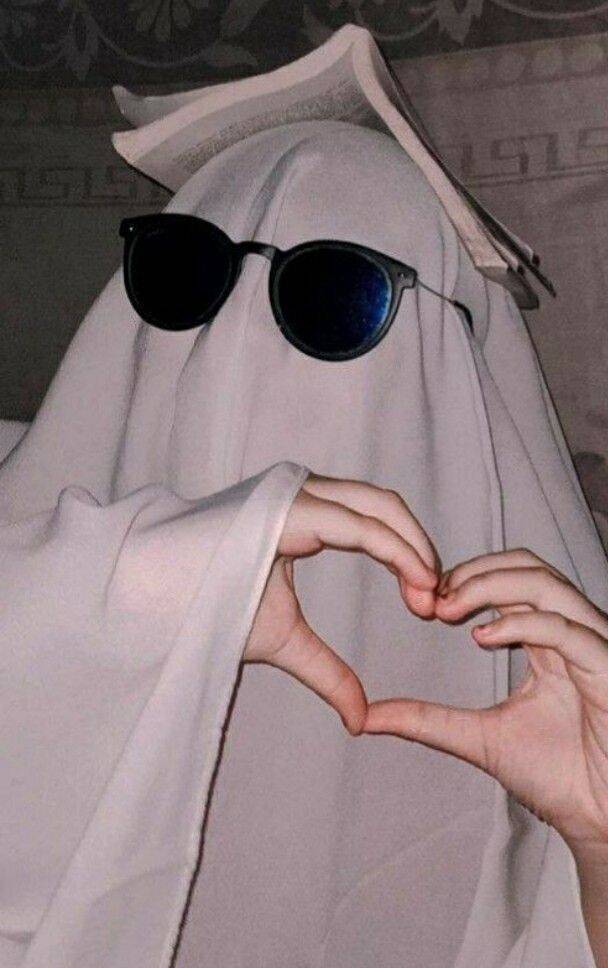 Creative Girl​ pfp Profile Picture with Sheet and Sunglasses