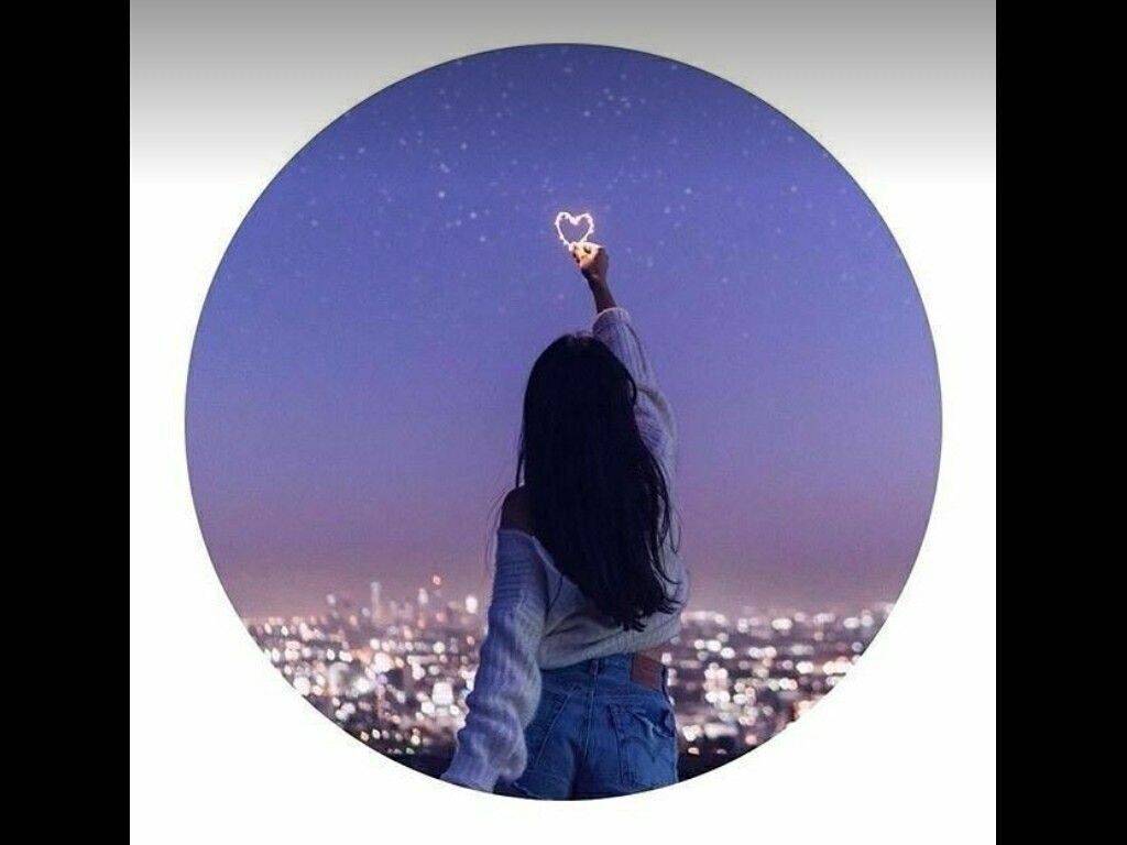 Beautiful and Cute Pfp Profile Picture with Heart Lights in the City