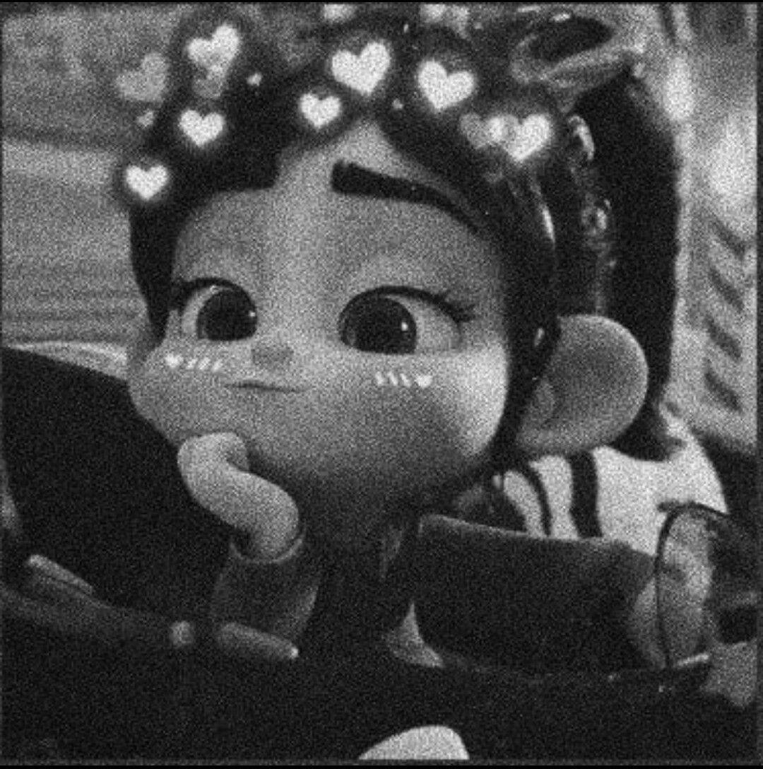 Cute Pfp Profile Picture of Girl with Hearts for WhatsApp