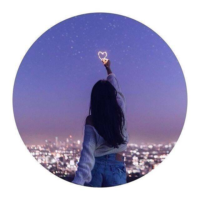 Pretty and Cute Pfp Profile Picture of Woman with Light Heart at Night