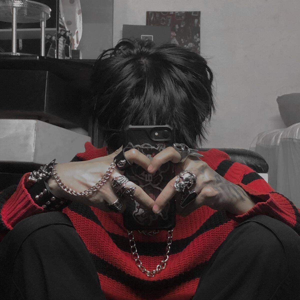 Emo pfp Profile Picture with Heart and Alternative Style
