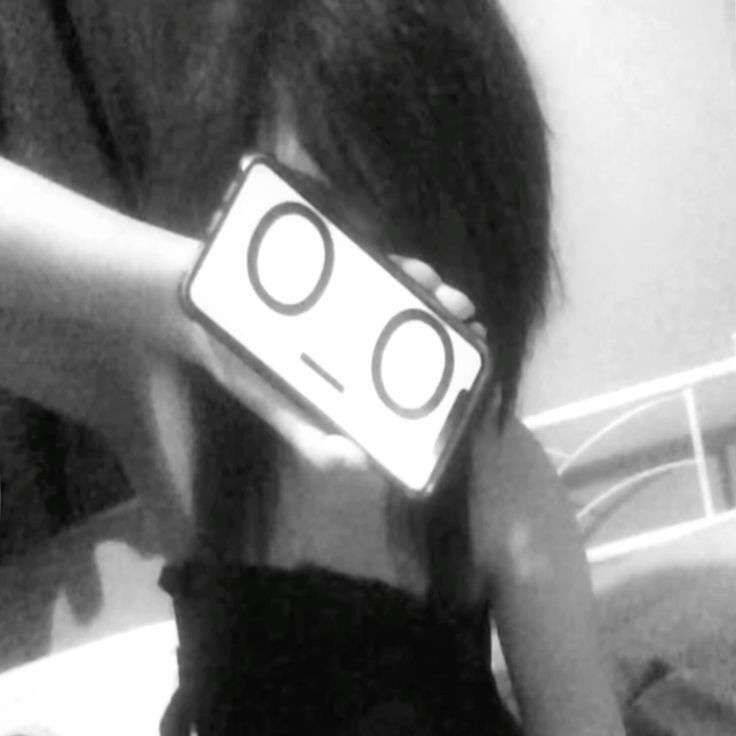 Emo pfp Profile Picture with Mask and Dark Hair
