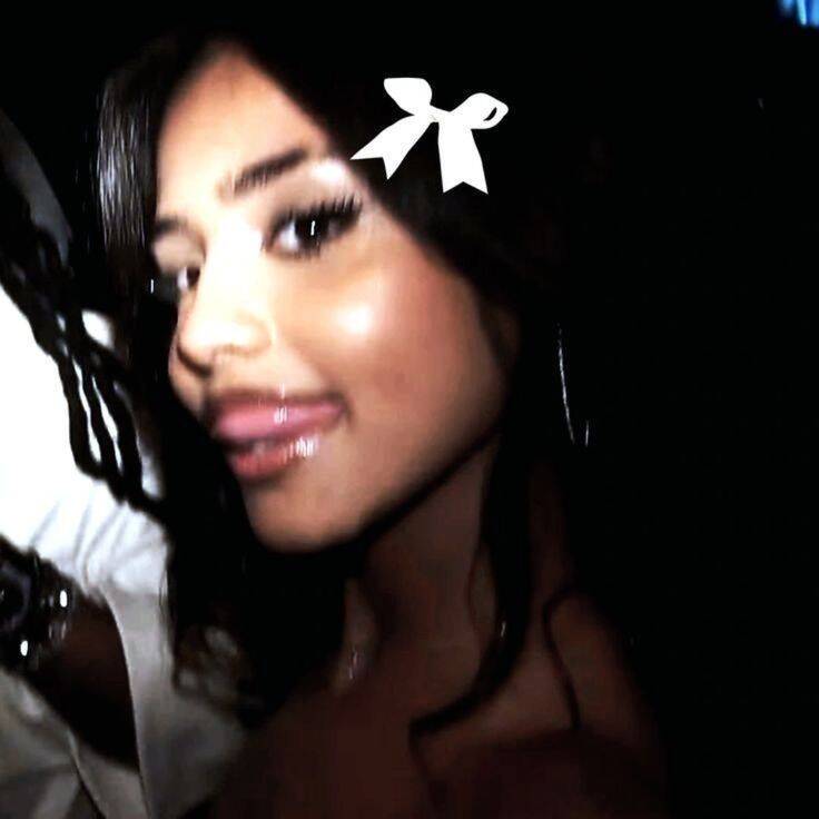 Girl with White Bow pfp Profile Picture for TikTok