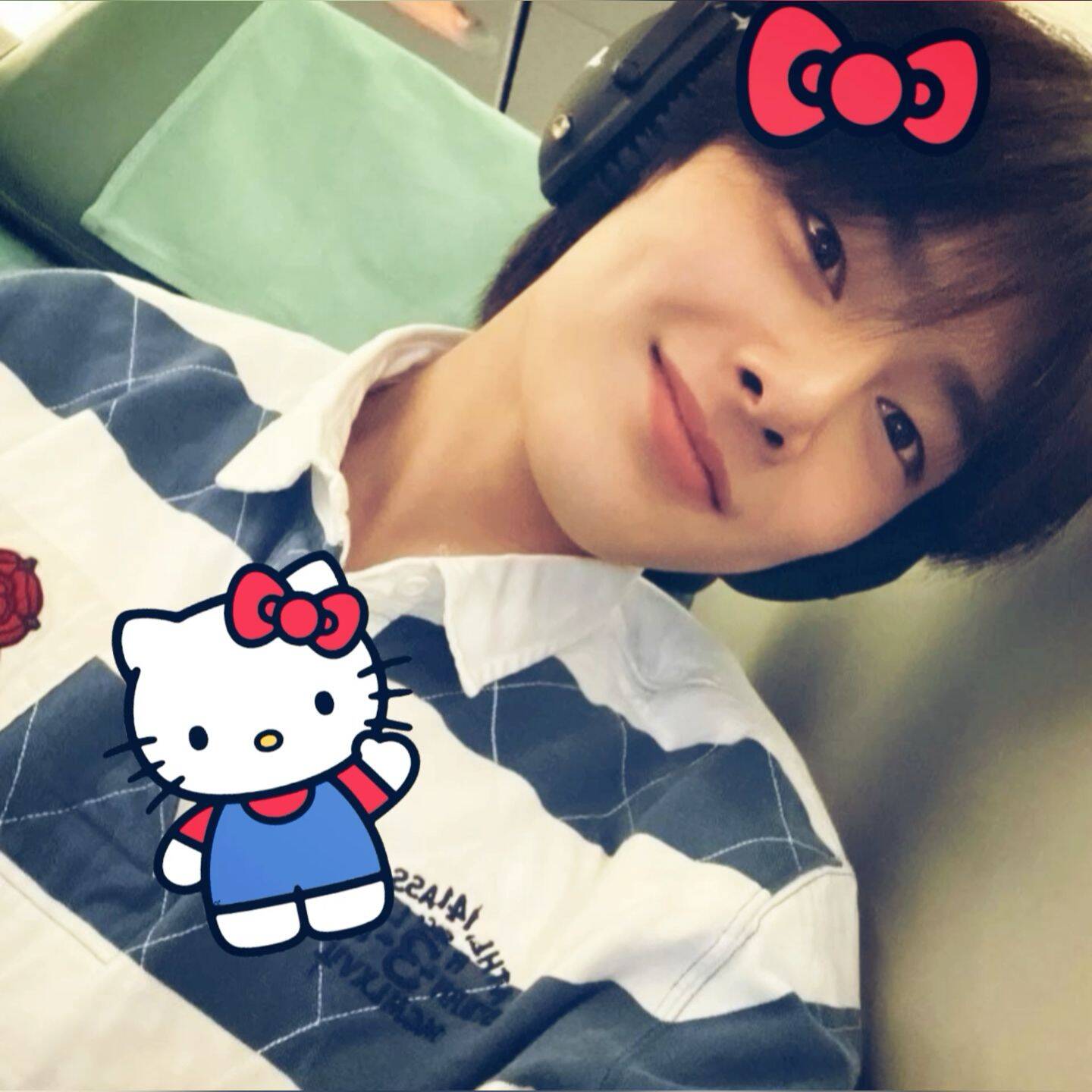 Pretty Hello Kitty pfp Profile Picture with Headphones