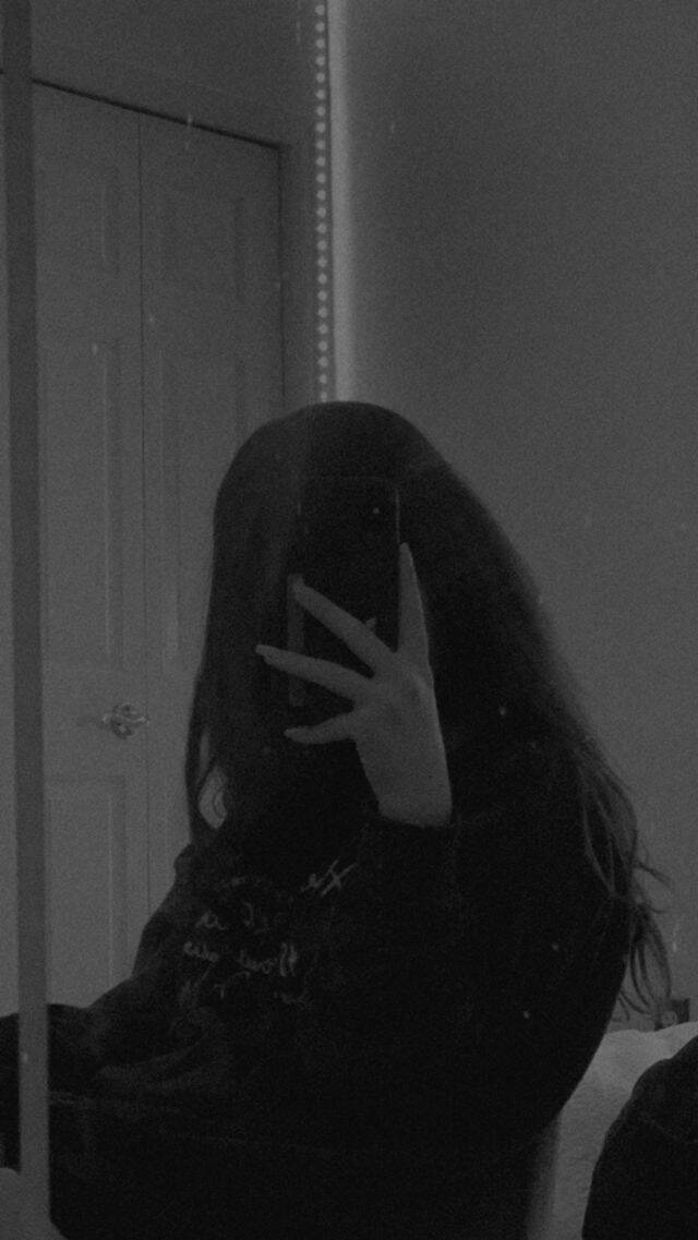 Mysterious and Dark Girl​ pfp Profile Picture