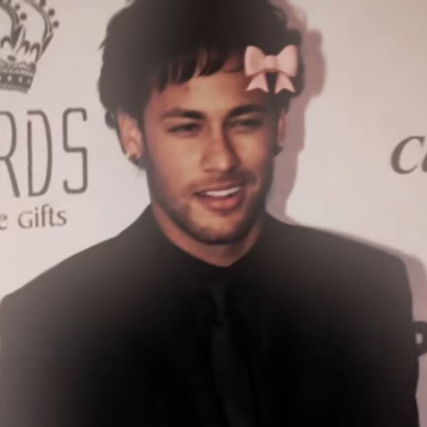 Neymar pfp Profile Picture Smiling with Bow