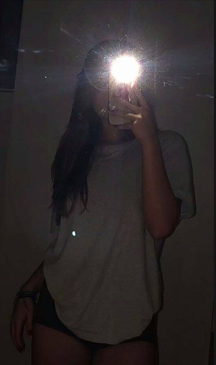 Girl​ pfp Profile Picture with Shiny Reflection