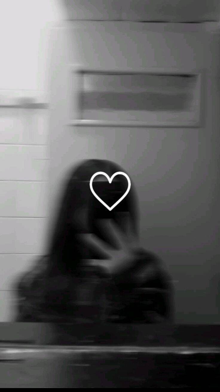 Girl​ pfp Profile Picture with Heart and Reflection