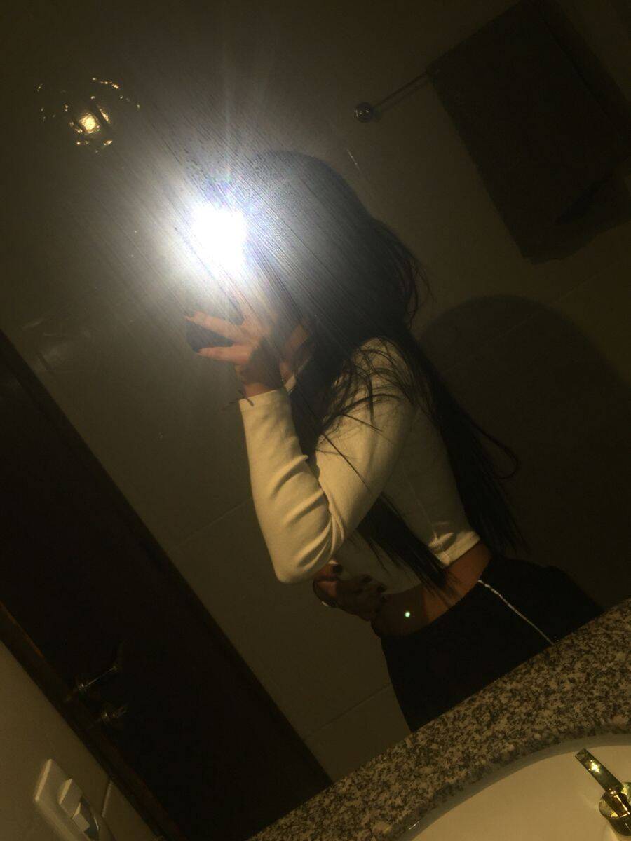 Girl​ pfp Profile Picture with Reflection and Flash