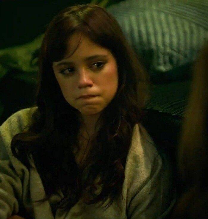 Sad Girl pfp Profile Picture with Melancholic Gaze