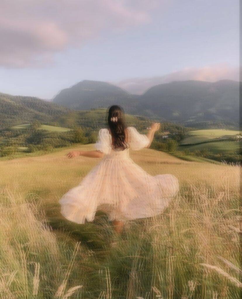 Girl in Flower Field pfp Profile Picture for TikTok