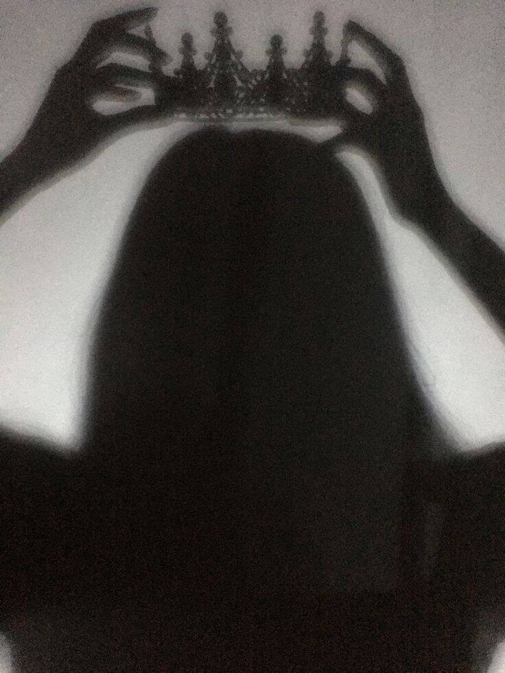 Girl​ pfp Profile Picture with Crown Shadow