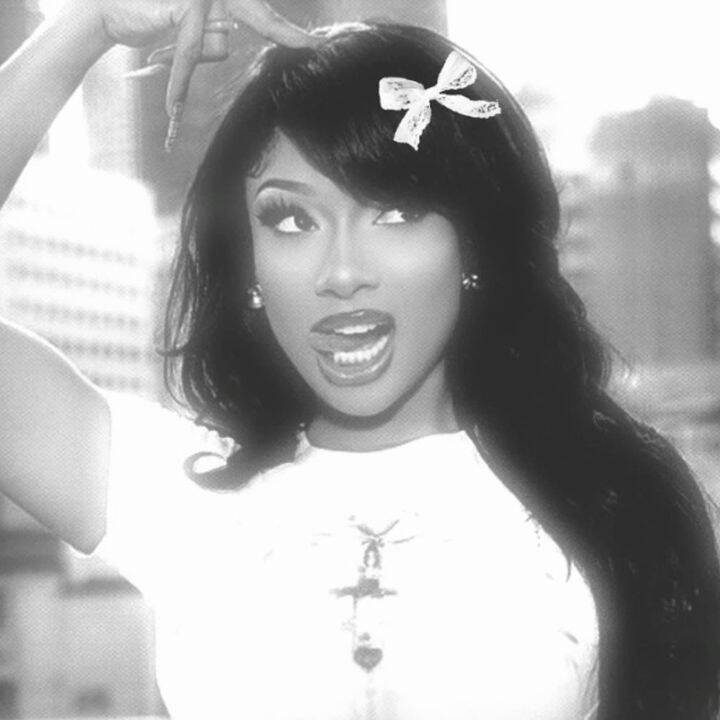 TikTok pfp Profile Picture Black and White of Stylish Woman