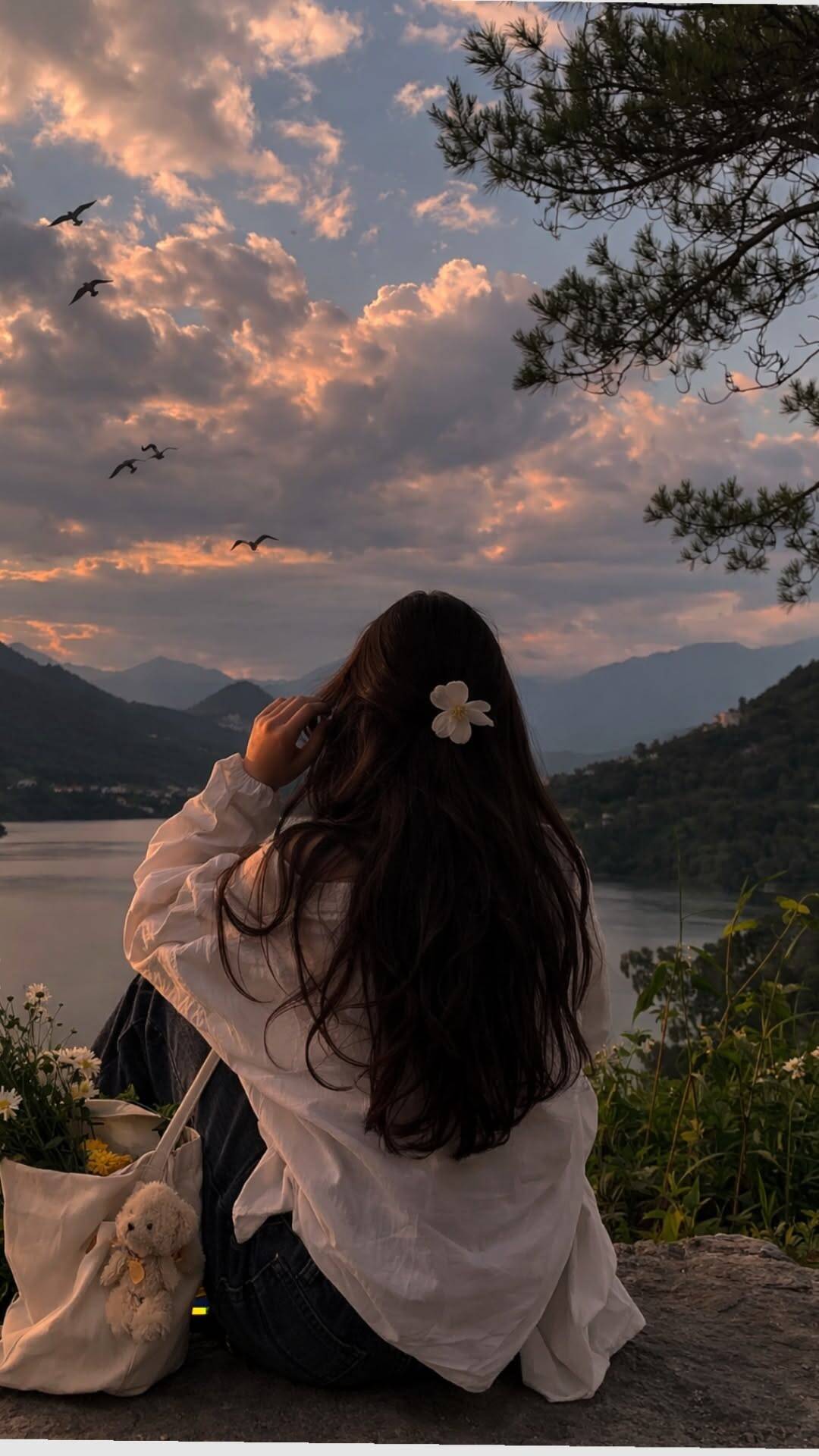 Aesthetic pfp Profile Picture of Woman in Natural Landscape