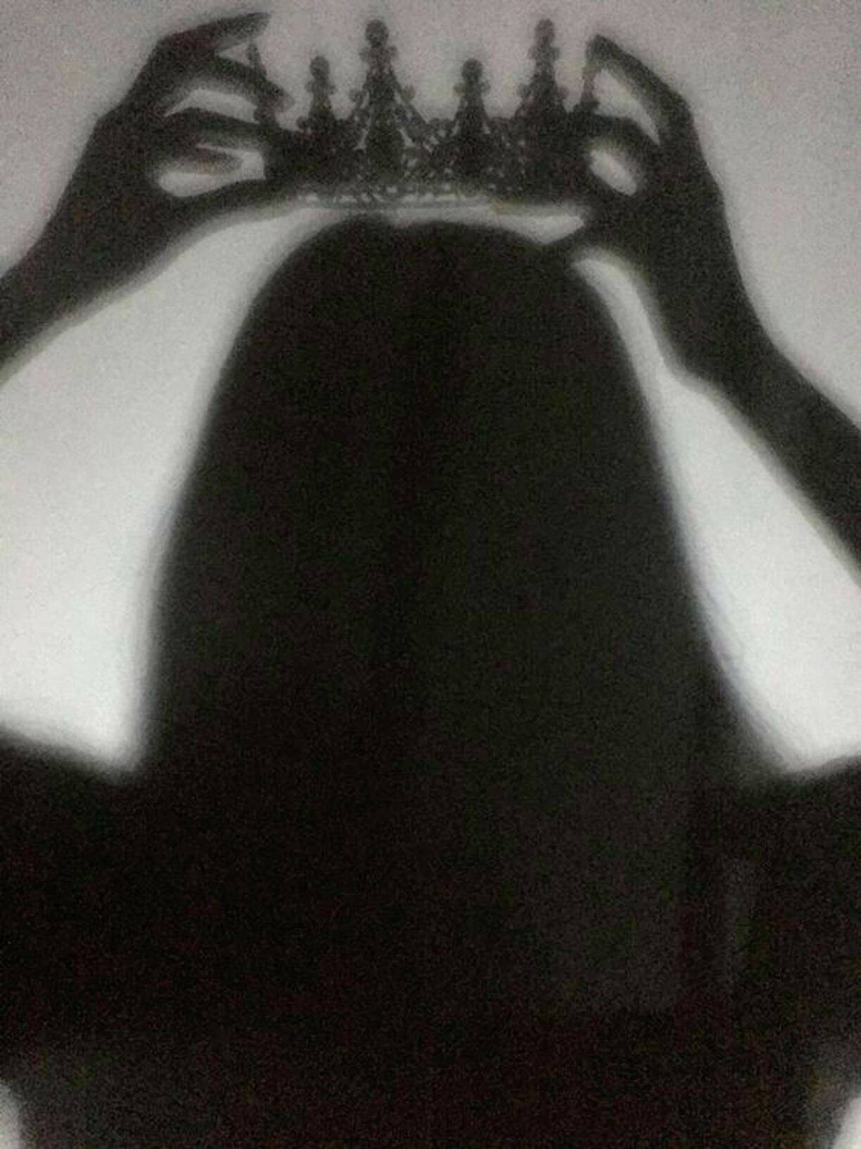 Girl​ pfp Profile Picture with Shadow and Crown
