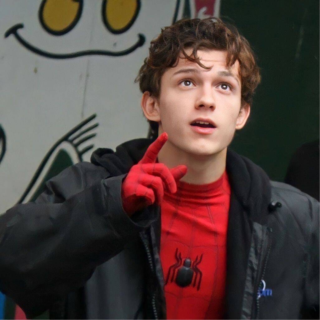 Spiderman pfp Profile Picture Pointing Up in Red Suit