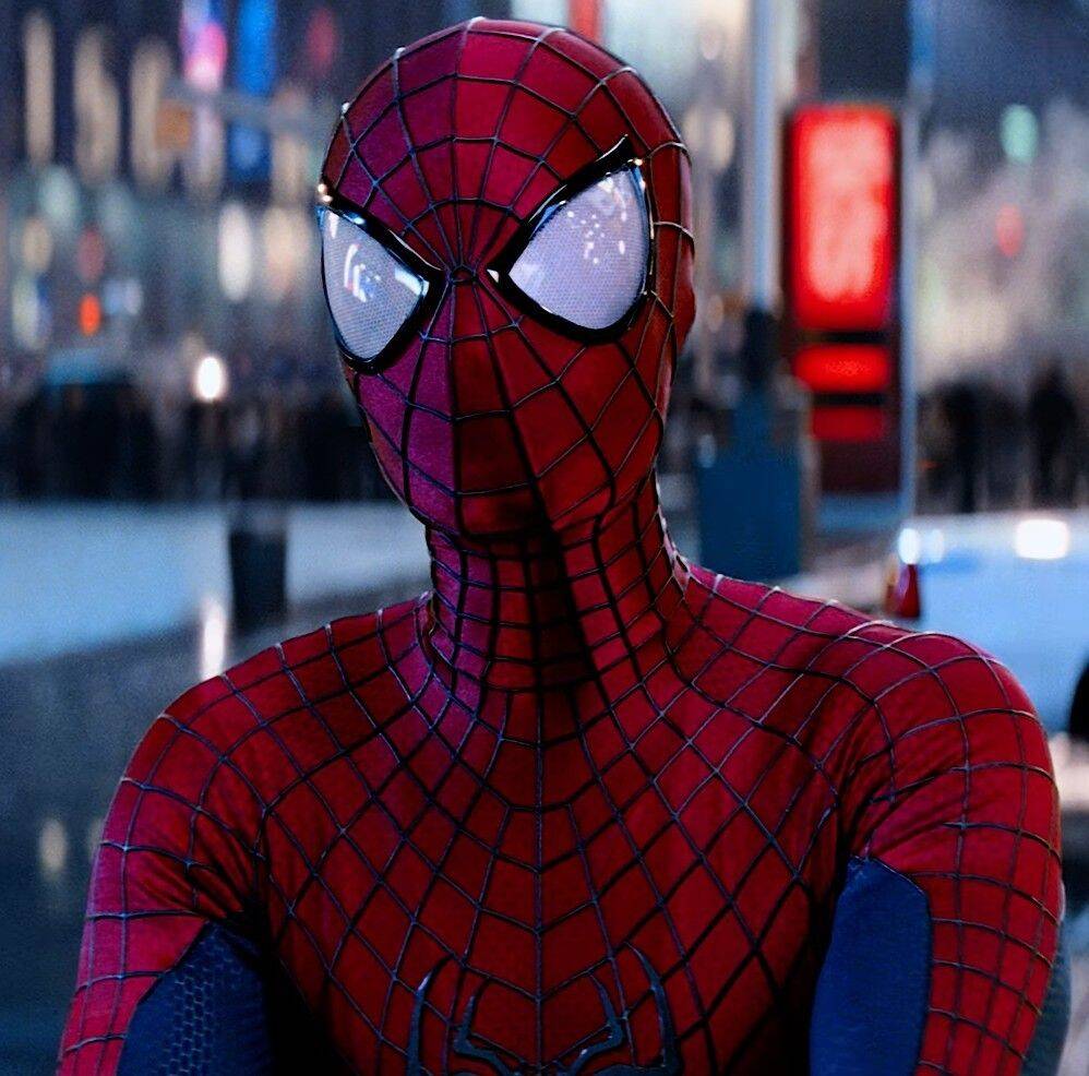 Spiderman pfp Profile Picture Close Up with Iconic Suit