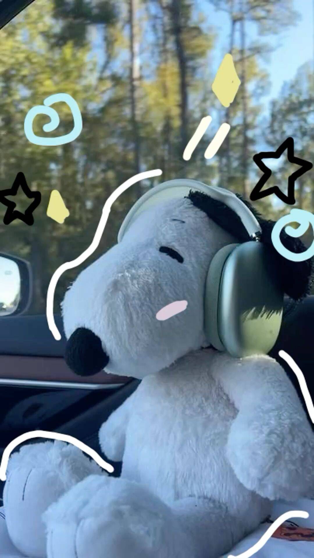 Snoopy pfp Profile Picture Listening to Music with Headphones