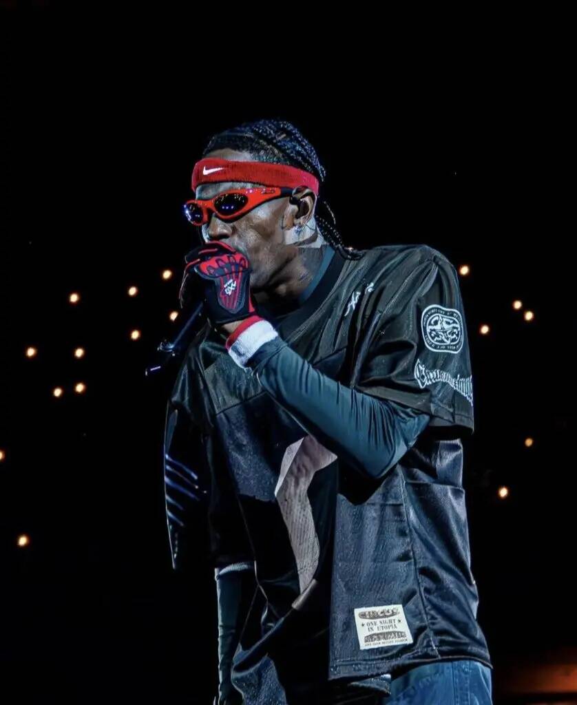 Travis Scott pfp Profile Picture Cool Performance Outfit