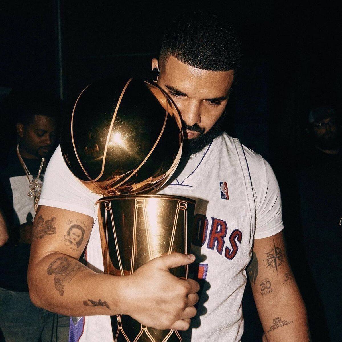 Drake pfp Profile Picture Holding NBA Championship Trophy