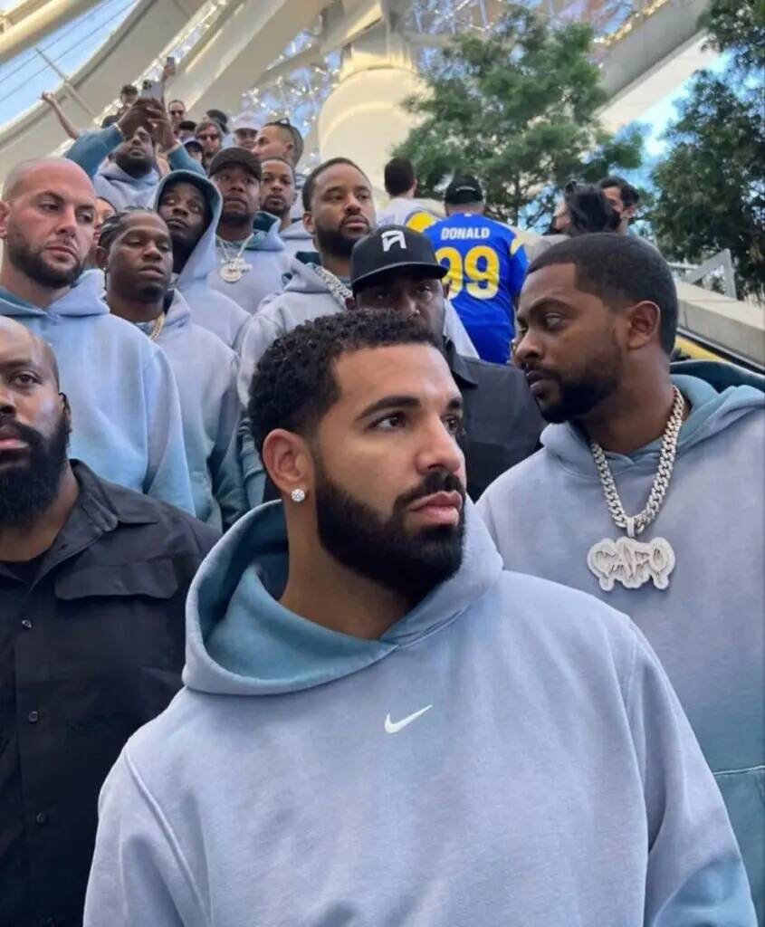 Drake pfp Profile Picture Group Shot with Fans