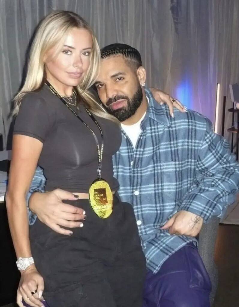 Drake pfp Profile Picture with Stylish Outfit and Charismatic Pose