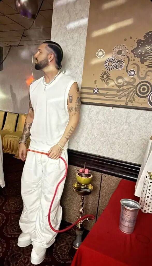 Drake pfp Profile Picture Stylish White Outfit
