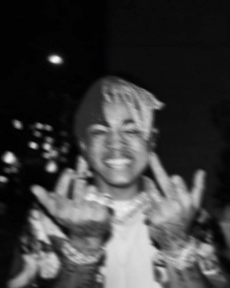 XXXTentacion pfp Profile Picture Smiling with Middle Fingers Up