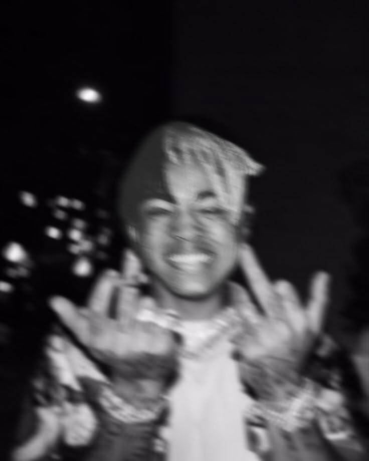 XXXTentacion pfp Profile Picture Smiling with Middle Fingers Up